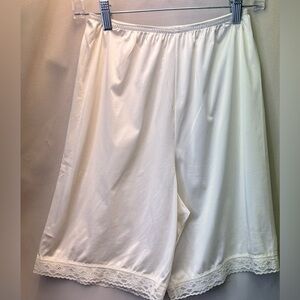 Vintage Vanity Fair White Nylon Bloomers/Pettipants Size Medium